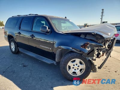Czwarte zdjęcie samochodu z boku: 2007 CHEVROLET SUBURBAN C1500 VIN:3GNFC16007G108811 - miniatura