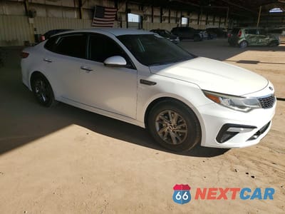 Czwarte zdjęcie samochodu z boku: 2019 KIA OPTIMA LX VIN:5XXGT4L33KG335743 - miniatura