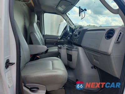 Zdjęcie 10 z 12 samochodu: 2021 FORD ECONOLINE E450 SUPER DUTY CUTAWAY VAN VIN:1FDXE4FN8MDC25061 - miniatura