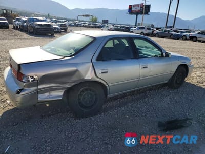 Trzecie zdjęcie samochodu z tyłu: 2001 TOYOTA CAMRY LE VIN:4T1BG22K01U770767 - miniatura