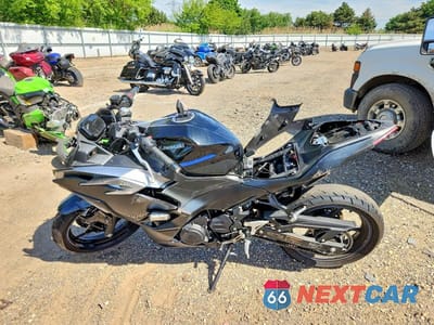 Trzecie zdjęcie samochodu z tyłu: 2025 KAWASAKI EX500 A VIN:ML5EXGJ10SDA61746 - miniatura