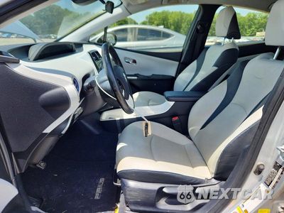 Zdjęcie 7 z 12 samochodu: 2017 TOYOTA PRIUS THREE TOURING VIN:JTDKARFU2H3033029 - miniatura