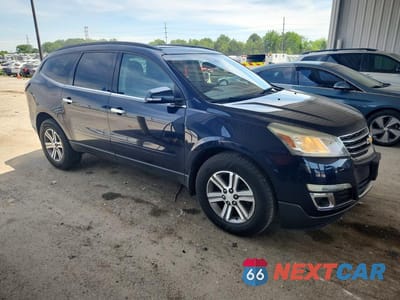 Czwarte zdjęcie samochodu z boku: 2015 CHEVROLET TRAVERSE LT VIN:1GNKVHKD5FJ354776 - miniatura