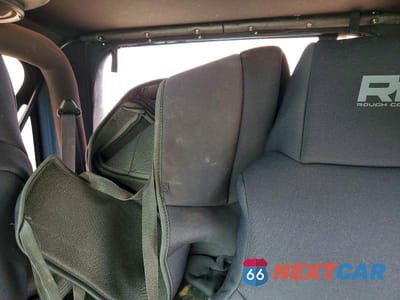 Zdjęcie 10 z 13 samochodu: 2004 JEEP WRANGLER / TJ RUBICON VIN:1J4FA69SX4P713073 - miniatura