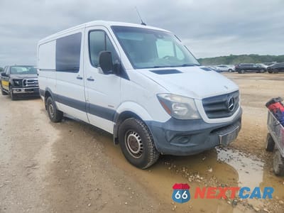 Czwarte zdjęcie samochodu z boku: 2014 MERCEDES BENZ SPRINTER 2500 VIN:WD3PE7DC7E5834848 - miniatura