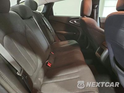 Zdjęcie 10 z 12 samochodu: 2015 CHRYSLER 200 VIN:1C3CCCAB8FN537849 - miniatura