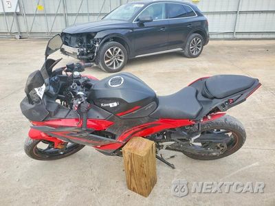 Trzecie zdjęcie samochodu z tyłu: 2025 KAWASAKI EX500 VIN:ML5EXGG18SDA35693 - miniatura