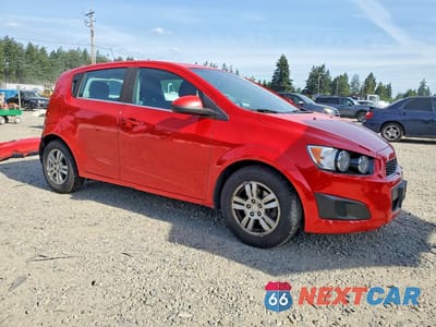 Czwarte zdjęcie samochodu z boku: 2013 CHEVROLET SONIC LT VIN:1G1JC6SH6D4160084 - miniatura