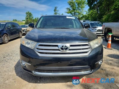 Piąte zdjęcie samochodu w środku: 2013 TOYOTA HIGHLANDER SE VIN:5TDBK3EH4DS186387 - miniatura
