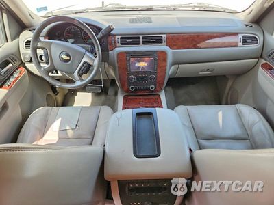 Zdjęcie 8 z 13 samochodu: 2013 CHEVROLET SUBURBAN K1500 LTZ VIN:1GNSKKE72DR298211 - miniatura