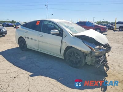 Czwarte zdjęcie samochodu z boku: 2020 TOYOTA PRIUS LIMITED VIN:JTDKARFU4L3111030 - miniatura