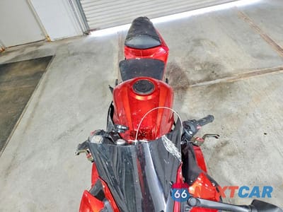 Piąte zdjęcie samochodu w środku: 2015 YAMAHA YZFR3 VIN:MH3RH06Y2FK005907 - miniatura