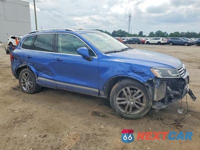 Czwarte zdjęcie samochodu z boku: 2016 VOLKSWAGEN TOUAREG TDI VIN:WVGEP9BP0GD003737 - miniatura