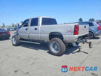 Drugie zdjęcie samochodu z przodu: 2004 CHEVROLET SILVERADO K2500 HEAVY DUTY VIN:1GCHK23224F245987 - miniatura