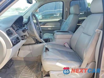 Zdjęcie 7 z 14 samochodu: 2007 CHEVROLET SUBURBAN C1500 VIN:3GNFC16J87G209796 - miniatura