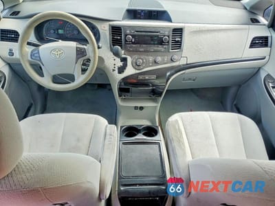 Zdjęcie 8 z 12 samochodu: 2012 TOYOTA SIENNA LE VIN:5TDKK3DC8CS208296 - miniatura