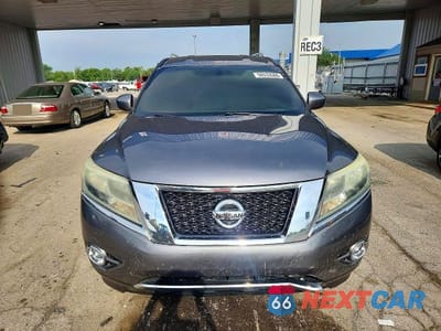 Piąte zdjęcie samochodu w środku: 2015 NISSAN PATHFINDER SV VIN:5N1AR2MN1FC646890 - miniatura