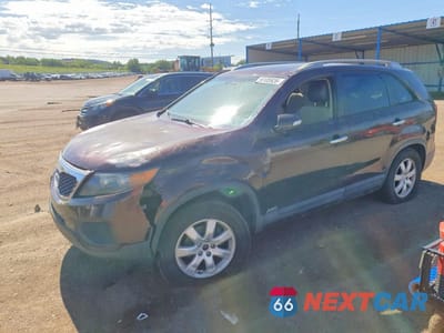 2012 KIA SORENTO LX 5XYKTDA26CG250784 - główne zdjęcie licytacji z USA - miniatura