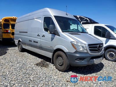 Czwarte zdjęcie samochodu z boku: 2015 MERCEDES-BENZ SPRINTER 2500 VIN:WD3PE8DC8F5957811 - miniatura