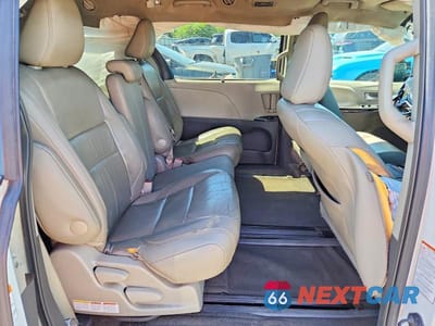 Zdjęcie 11 z 13 samochodu: 2015 TOYOTA SIENNA XLE 8-PASSENGER VIN:5TDYK3DCXFS573156 - miniatura