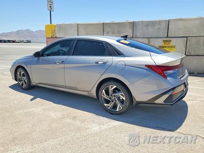 Drugie zdjęcie samochodu z przodu: 2025 HYUNDAI ELANTRA LIMITED VIN:KMHLN4DJ4SU134171 - miniatura