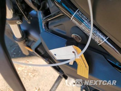 Zdjęcie 8 z 9 samochodu: 2023 HONDA CMX300 A VIN:MLHNC535XP5601427 - miniatura