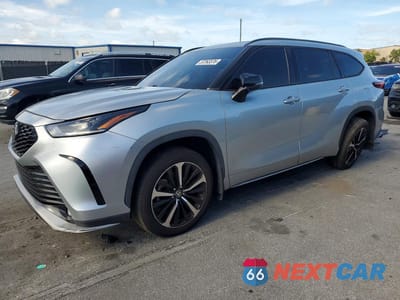 2022 TOYOTA HIGHLANDER XSE 5TDJZRBHXNS170047 - główne zdjęcie licytacji z USA - miniatura