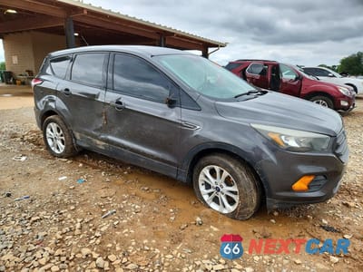 Czwarte zdjęcie samochodu z boku: 2018 FORD ESCAPE S VIN:1FMCU0F77JUA01951 - miniatura