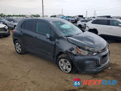 Czwarte zdjęcie samochodu z boku: 2019 CHEVROLET TRAX LS VIN:3GNCJKSB2KL158731 - miniatura