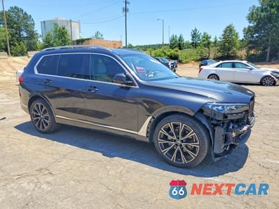 Czwarte zdjęcie samochodu z boku: 2020 BMW X7 XDRIVE40I VIN:5UXCW2C01L9B59193 - miniatura