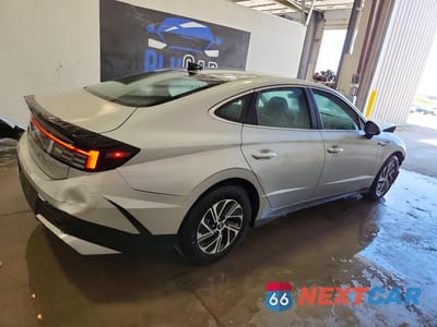 Trzecie zdjęcie samochodu z tyłu: 2026 HYUNDAI SONATA HYBRID BLUE VIN:KMHL24JJ1TA161943 - miniatura