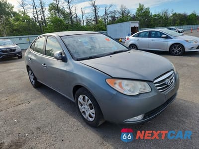 Czwarte zdjęcie samochodu z boku: 2010 HYUNDAI ELANTRA GLS VIN:KMHDU4AD8AU183412 - miniatura