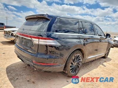 Trzecie zdjęcie samochodu z tyłu: 2021 LINCOLN AVIATOR RESERVE VIN:5LM5J7WC0MGL18753 - miniatura