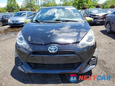 Piąte zdjęcie samochodu w środku: 2016 TOYOTA PRIUS C PERSONA SPECIAL EDITION VIN:JTDKDTB38G1120235 - miniatura