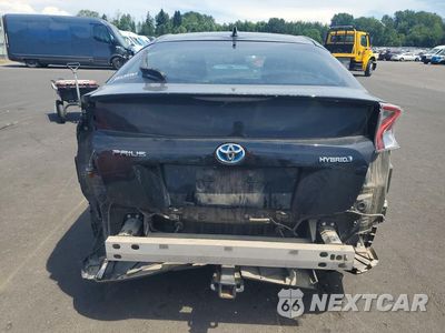 Zdjęcie 6 z 12 samochodu: 2016 TOYOTA PRIUS FOUR VIN:JTDKARFU6G3022811 - miniatura
