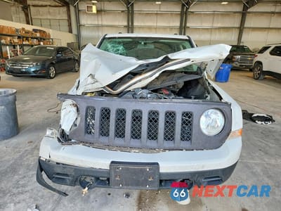 Piąte zdjęcie samochodu w środku: 2011 JEEP PATRIOT SPORT VIN:1J4NF1GB5BD258568 - miniatura