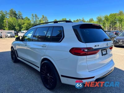 Trzecie zdjęcie samochodu z tyłu: 2019 BMW X7 XDRIVE50I VIN:5UXCX4C59KLS38985 - miniatura
