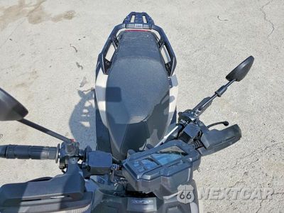 Piąte zdjęcie samochodu w środku: 2025 YAMAHA YW125 VIN:RKRSEH9Y9SA007391 - miniatura