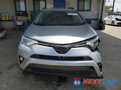 Piąte zdjęcie samochodu w środku: 2018 TOYOTA RAV4 ADVENTURE VIN:2T3RFREV8JW730458 - miniatura