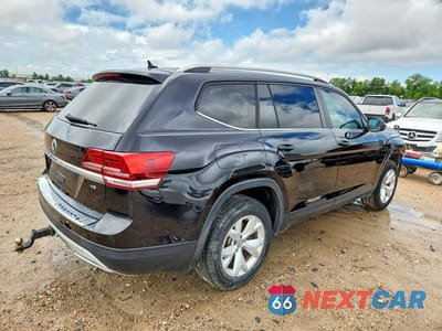Trzecie zdjęcie samochodu z tyłu: 2018 VOLKSWAGEN ATLAS SE VIN:1V2DR2CA9JC540551 - miniatura