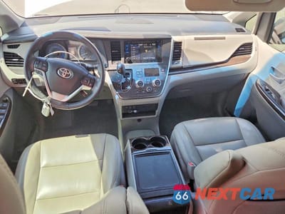 Zdjęcie 8 z 14 samochodu: 2017 TOYOTA SIENNA XLE 8-PASSENGER VIN:5TDYZ3DC1HS896381 - miniatura