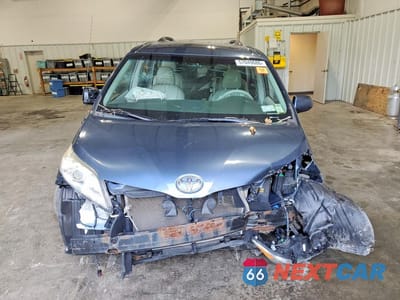 Piąte zdjęcie samochodu w środku: 2014 TOYOTA SIENNA XLE 8-PASSENGER VIN:5TDYK3DC4ES449267 - miniatura