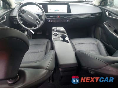 Zdjęcie 8 z 13 samochodu: 2023 KIA EV6 WIND VIN:KNDC34LA0P5128770 - miniatura