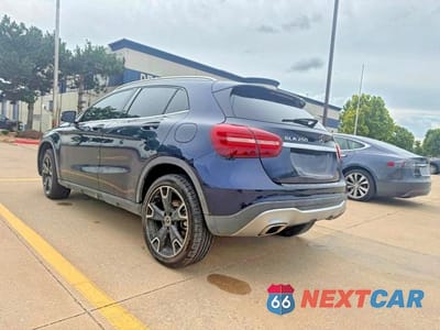 Trzecie zdjęcie samochodu z tyłu: 2019 MERCEDES-BENZ GLA 250 VIN:WDCTG4EB2KU003952 - miniatura