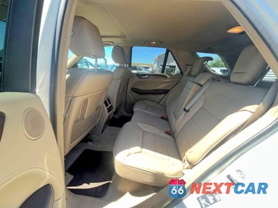 Piąte zdjęcie samochodu w środku: 2013 MERCEDES-BENZ ML 550 4MATIC VIN:4JGDA7DB8DA195571 - miniatura
