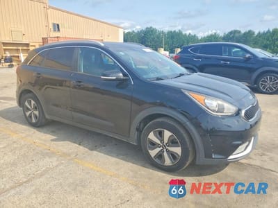 Czwarte zdjęcie samochodu z boku: 2017 KIA NIRO LXS SPECIAL EDITION VIN:KNDCC3LC4H5065900 - miniatura