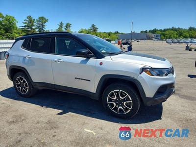 Czwarte zdjęcie samochodu z boku: 2024 JEEP COMPASS TRAILHAWK VIN:3C4NJDDN9RT148776 - miniatura