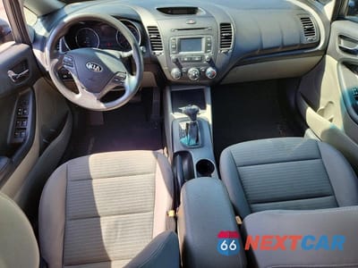 Zdjęcie 8 z 12 samochodu: 2016 KIA FORTE LX VIN:KNAFX4A6XG5443783 - miniatura