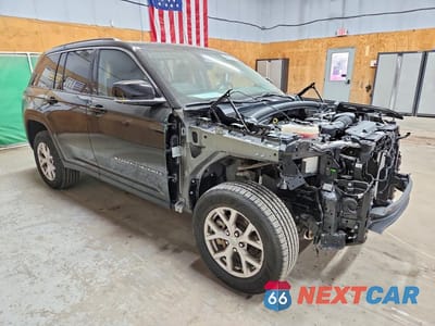 Czwarte zdjęcie samochodu z boku: 2022 JEEP GRAND CHEROKEE LIMITED VIN:1C4RJHBG7N8585875 - miniatura
