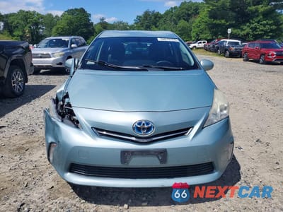 Piąte zdjęcie samochodu w środku: 2013 TOYOTA PRIUS V TWO VIN:JTDZN3EU9D3252694 - miniatura